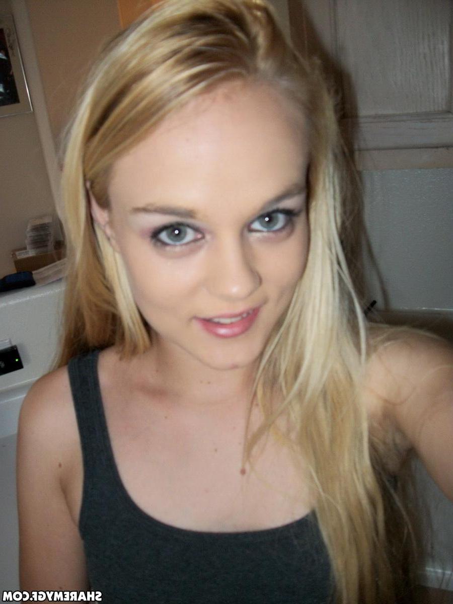 20P Amateur blonde teen flashes her tits and pussy for the camera