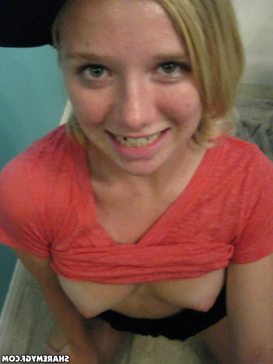 20P Amateur blonde teen snaps pics of her perky boobs and hairy pussy