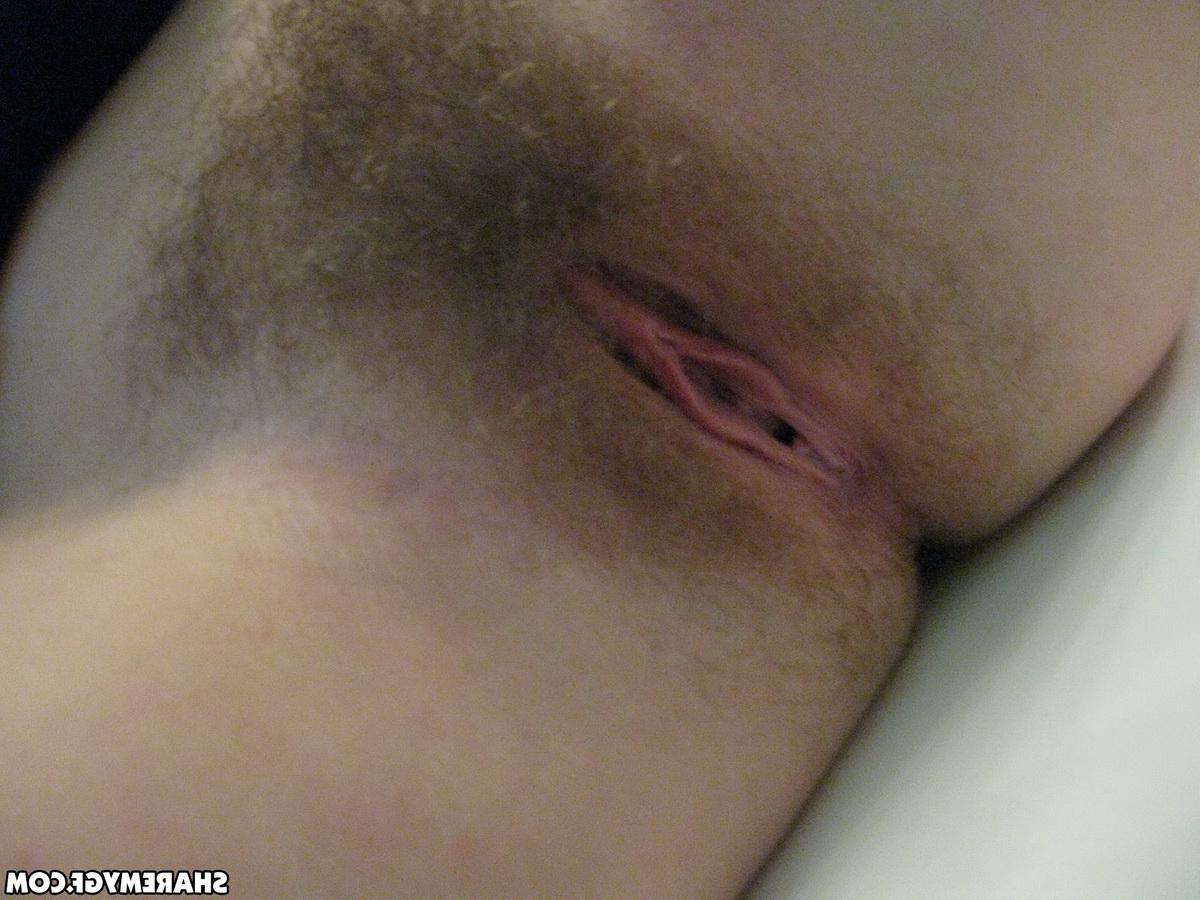 20P Amateur blonde teen snaps pics of her perky boobs and hairy pussy