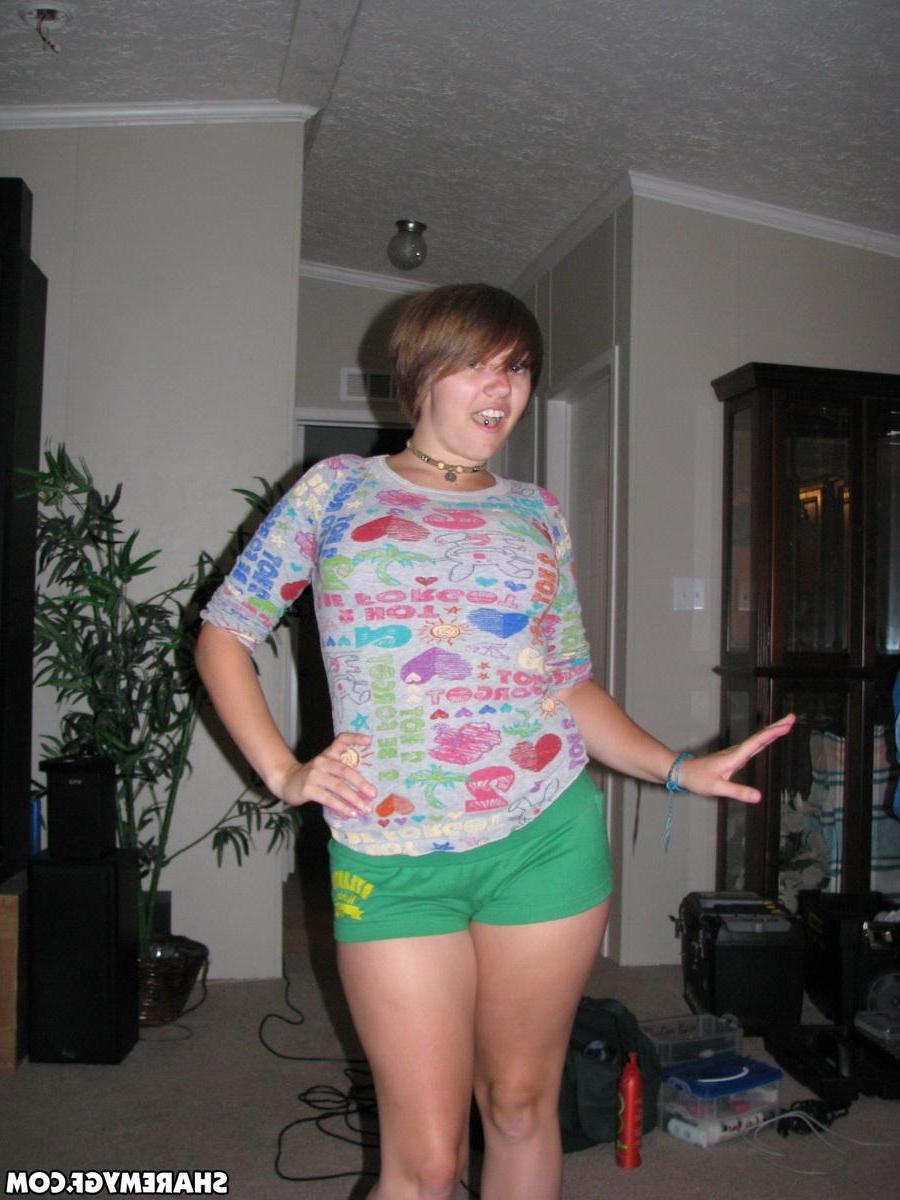 20P Short haired teen girlfriend gets naughty on camera