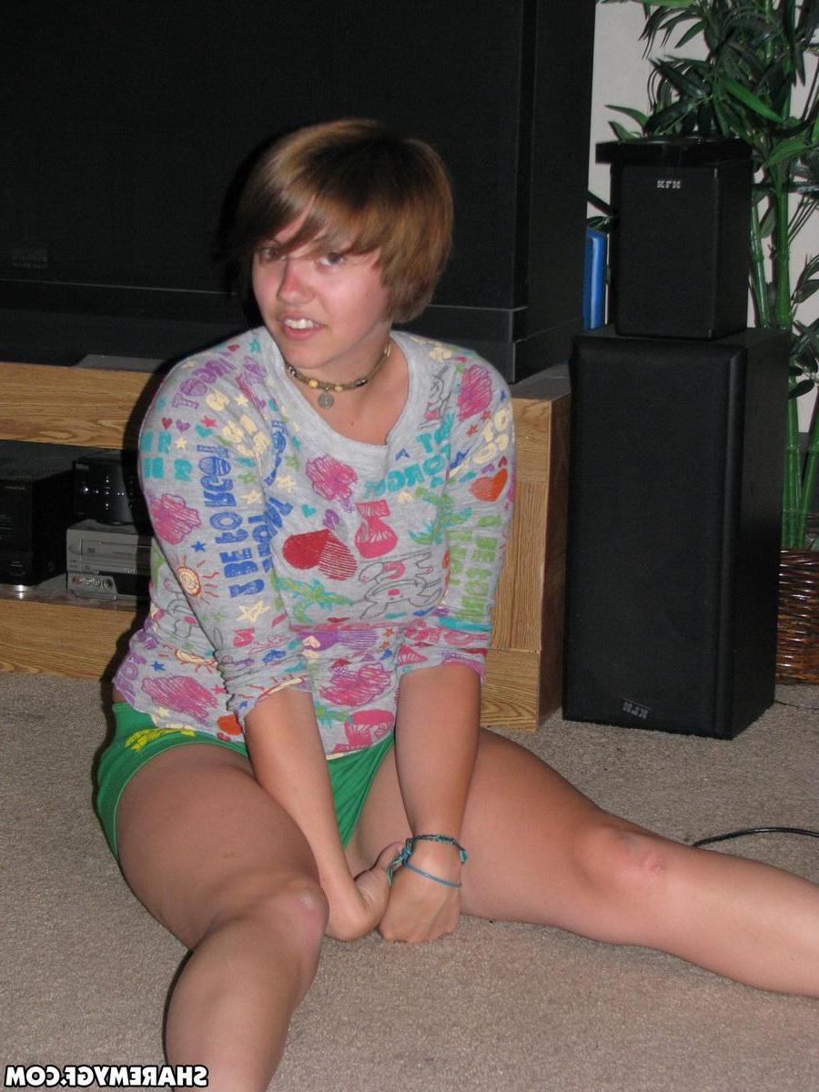 20P Short haired teen girlfriend gets naughty on camera