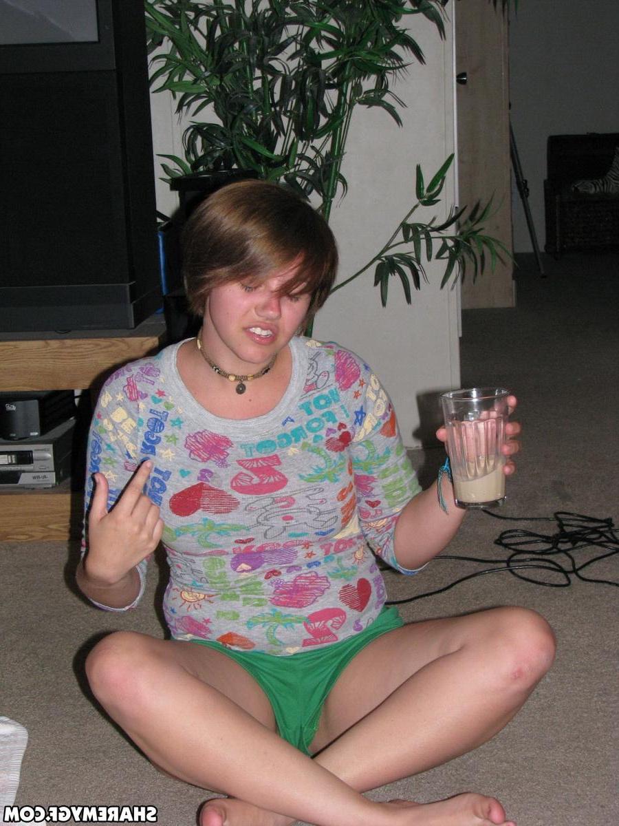20P Short haired teen girlfriend gets naughty on camera