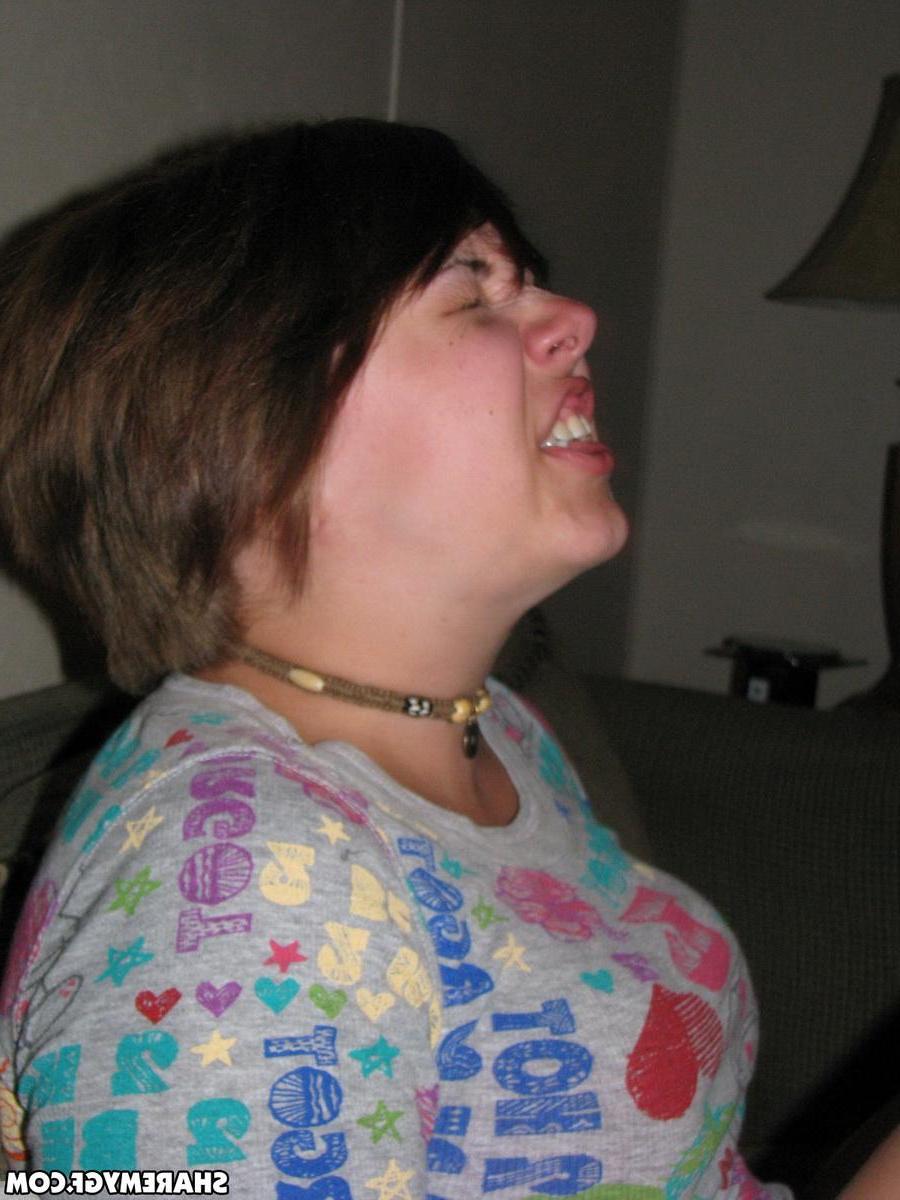 20P Short haired teen girlfriend gets naughty on camera