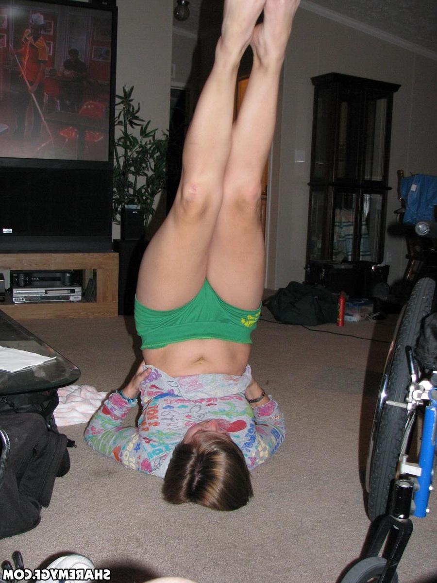 20P Short haired teen girlfriend gets naughty on camera