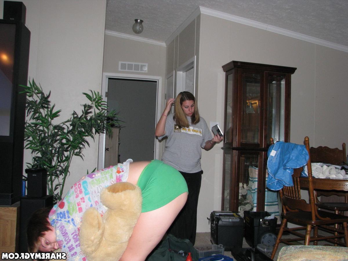 20P Short haired teen girlfriend gets naughty on camera