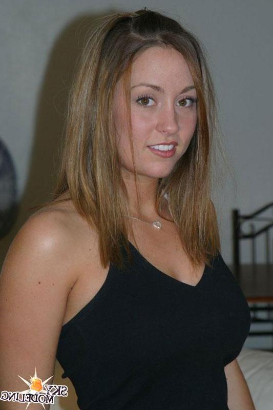 15P Pictures of a hot coed teasing the camera