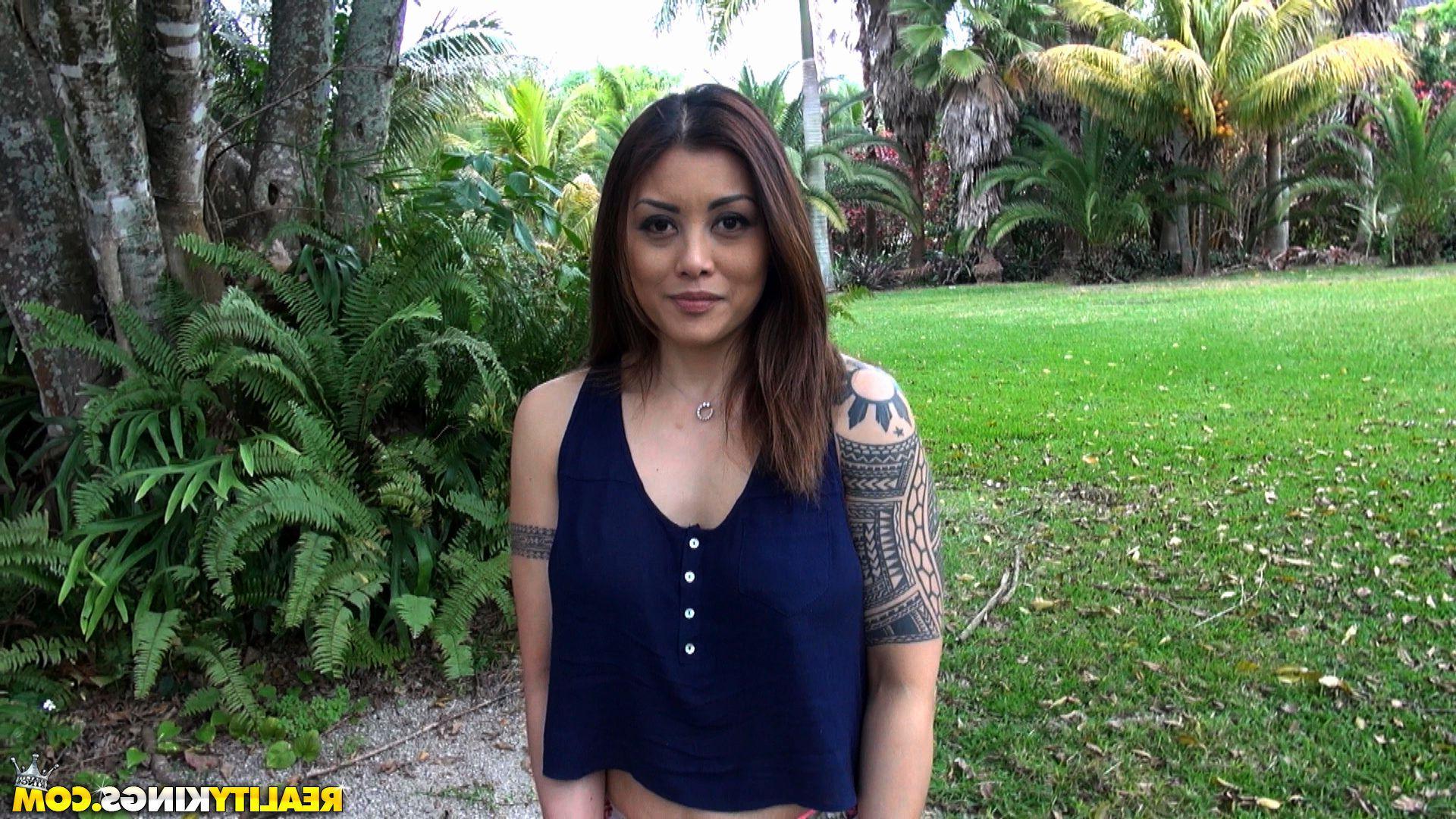20P Amateur coed Debra Stokes fucks a stranger in a park