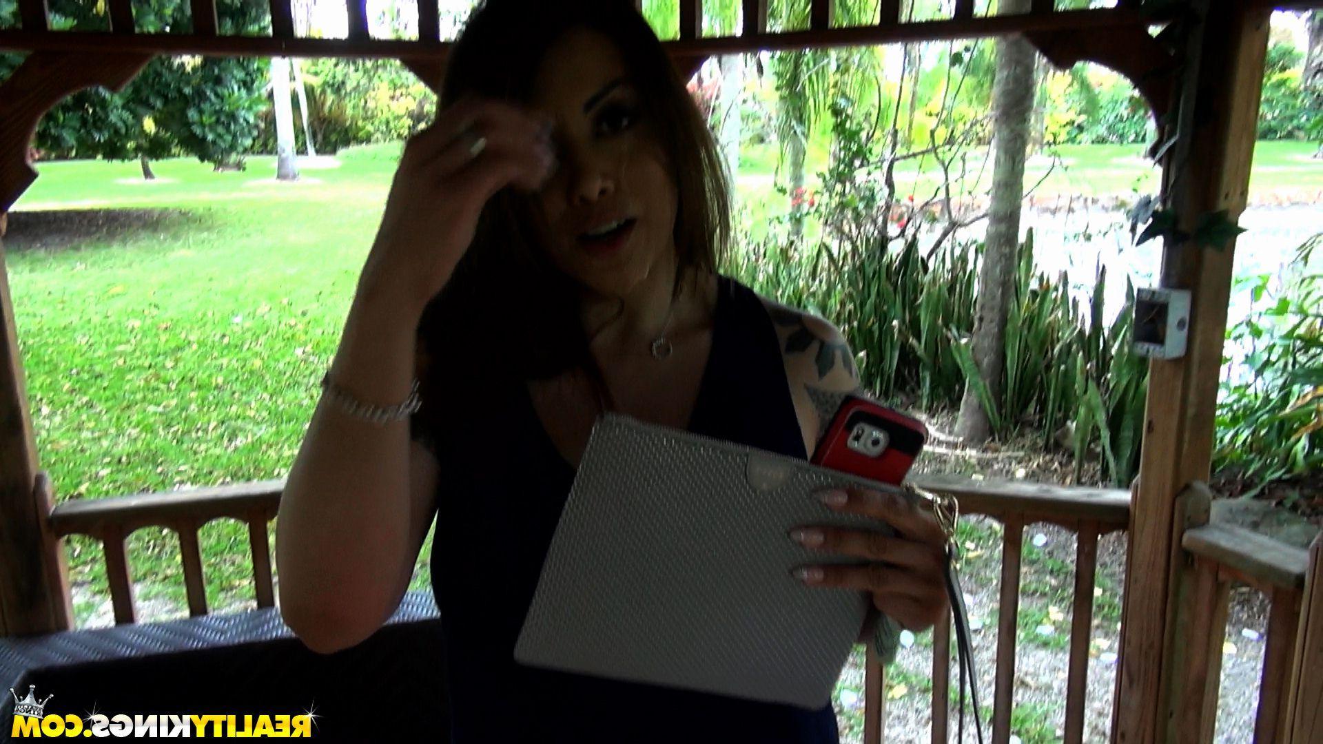 20P Amateur coed Debra Stokes fucks a stranger in a park