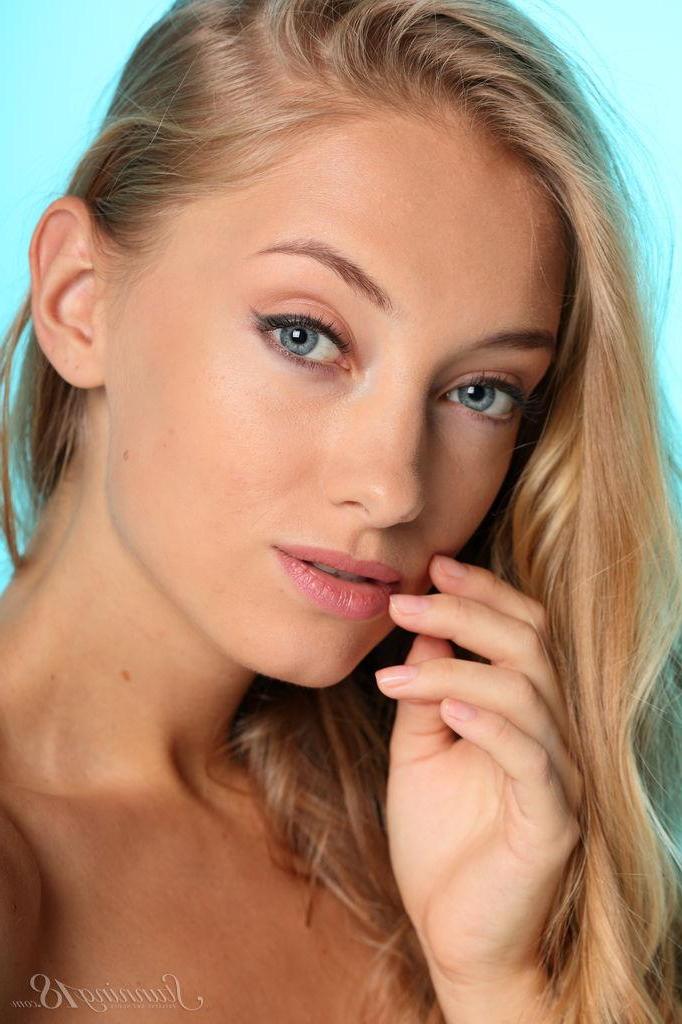 16P Blonde teen Ellison G strips out of her dress in "Exclusive"