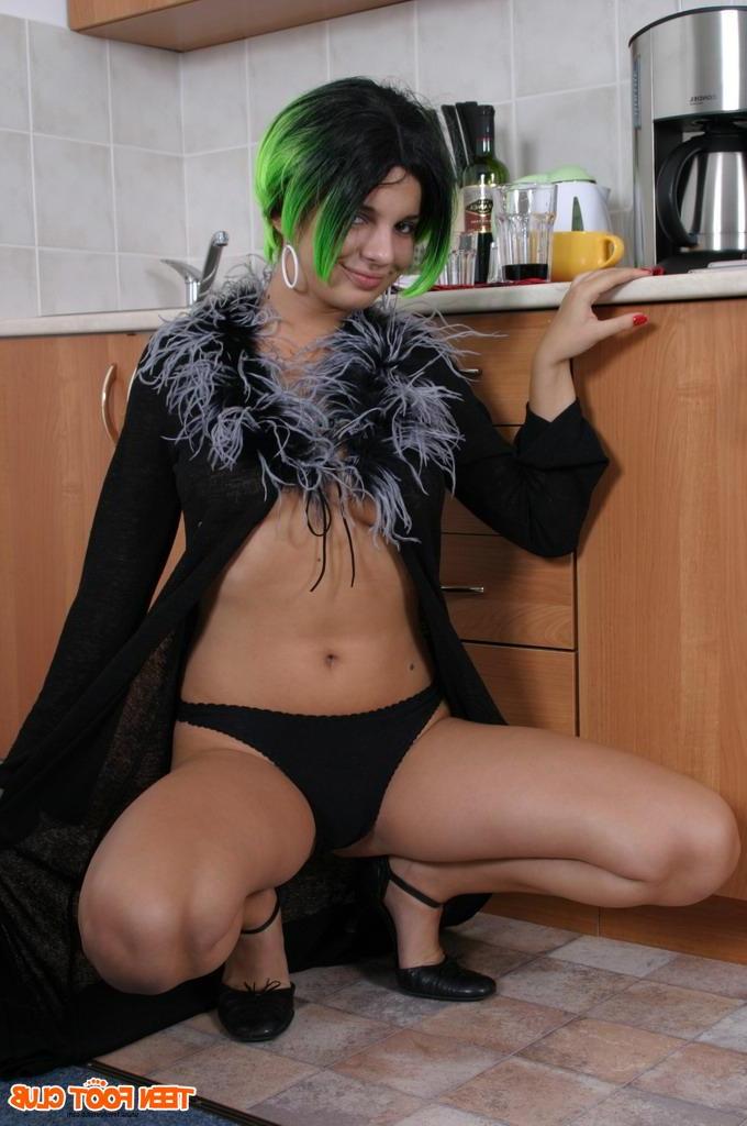 15P Punker teen makes a mess with her feet