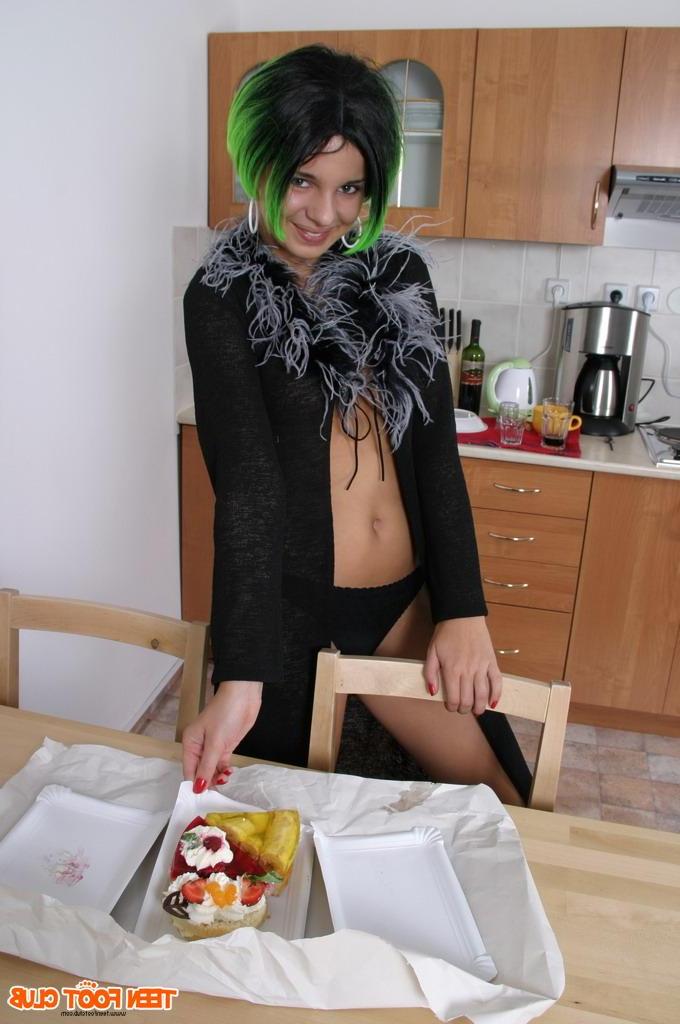 15P Punker teen makes a mess with her feet