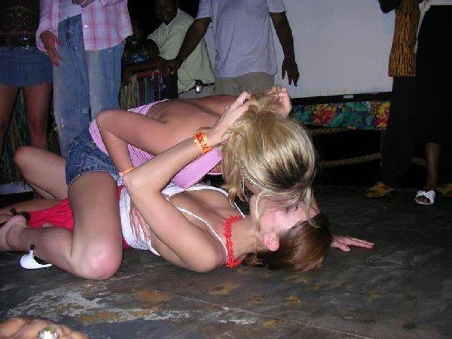15P Hot college girls take nude selfies at home