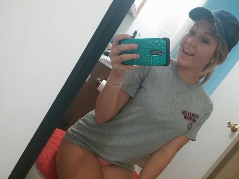 14P Hot college teens share selfies of their sexy bodies