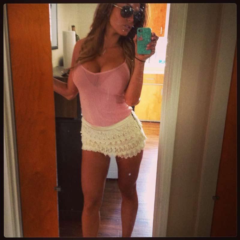 15P Hot college coeds share their sexy selfies