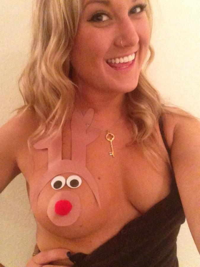 14P Wild college coeds share some steamy hot selfies