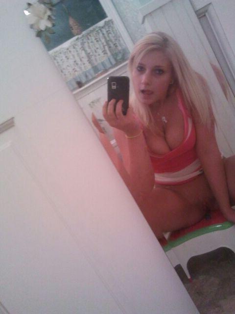 15P Sexy college girls share some naughty selfies of their hot bodies