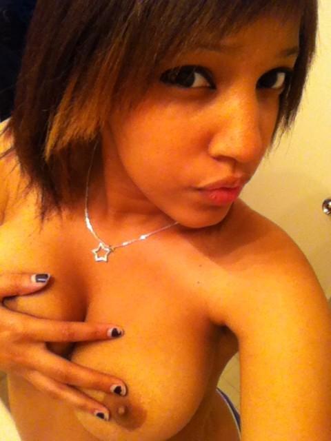 15P Sexy college girls share some naughty selfies of their hot bodies