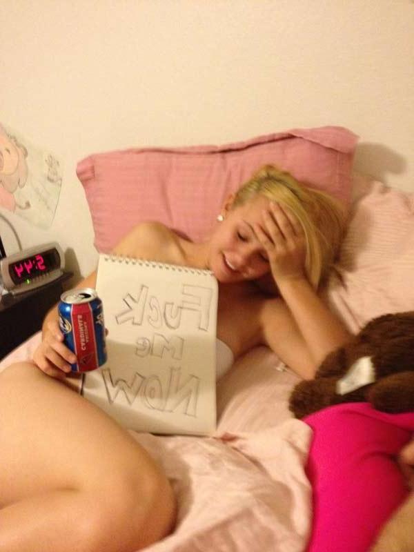 15P Hot college coeds take sexy selfies of their stunning bodies