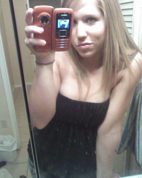 15P Pictures of an incredibly hot coed being slutty on camera