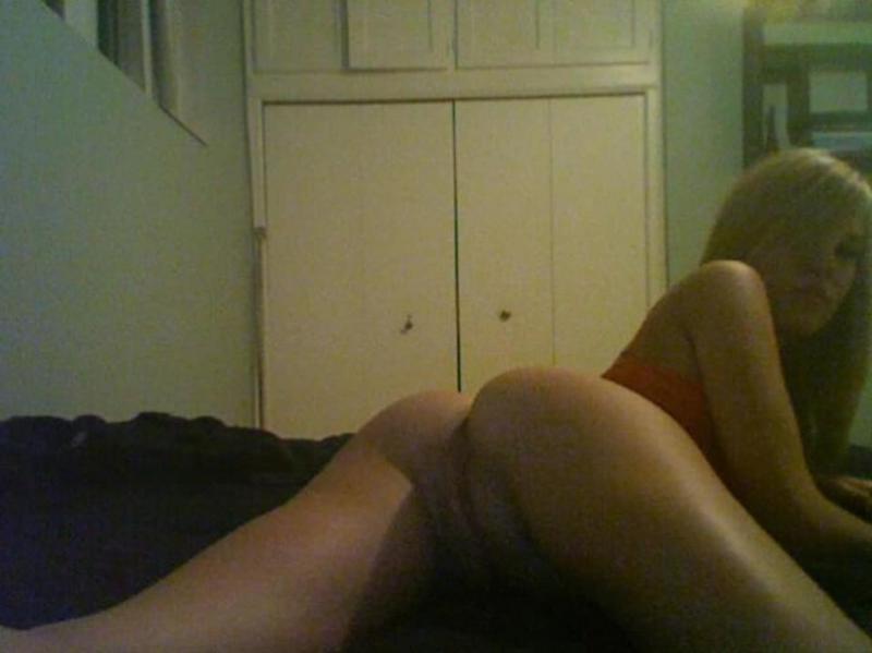 14P Wild blonde coed with a fine ass displays her shaved pussy