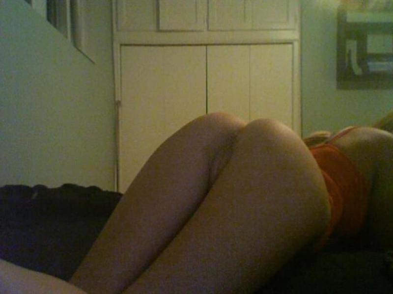 14P Wild blonde coed with a fine ass displays her shaved pussy
