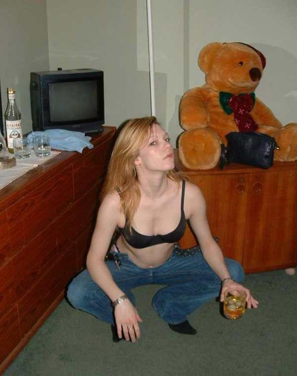 15P Pictures of a blond girlfriend getting drunk and naked