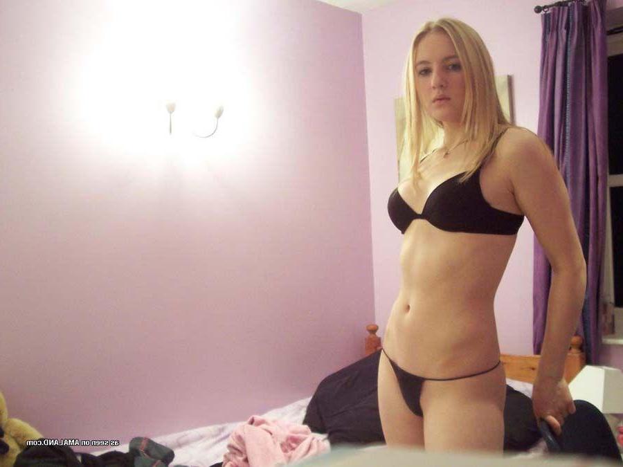 15P Pictures of a blond girlfriend naked for her boyfriend... and now you