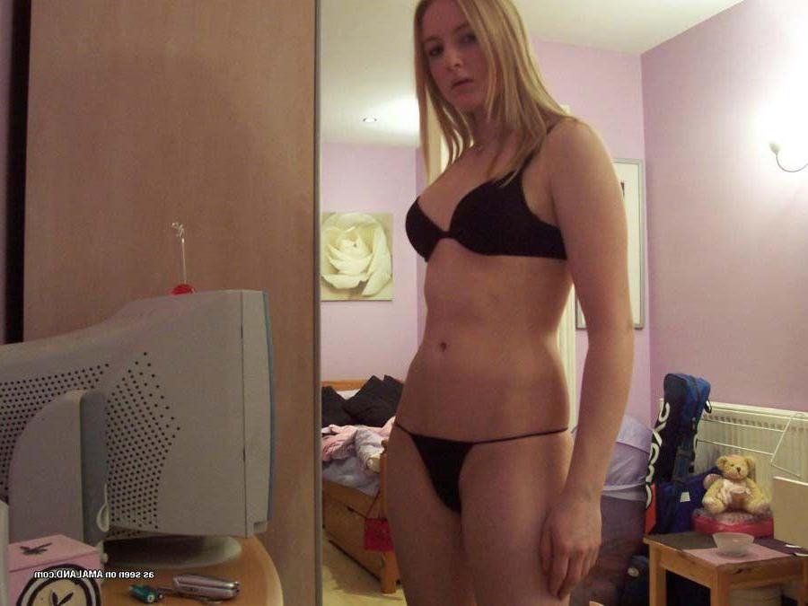 15P Pictures of a blond girlfriend naked for her boyfriend... and now you