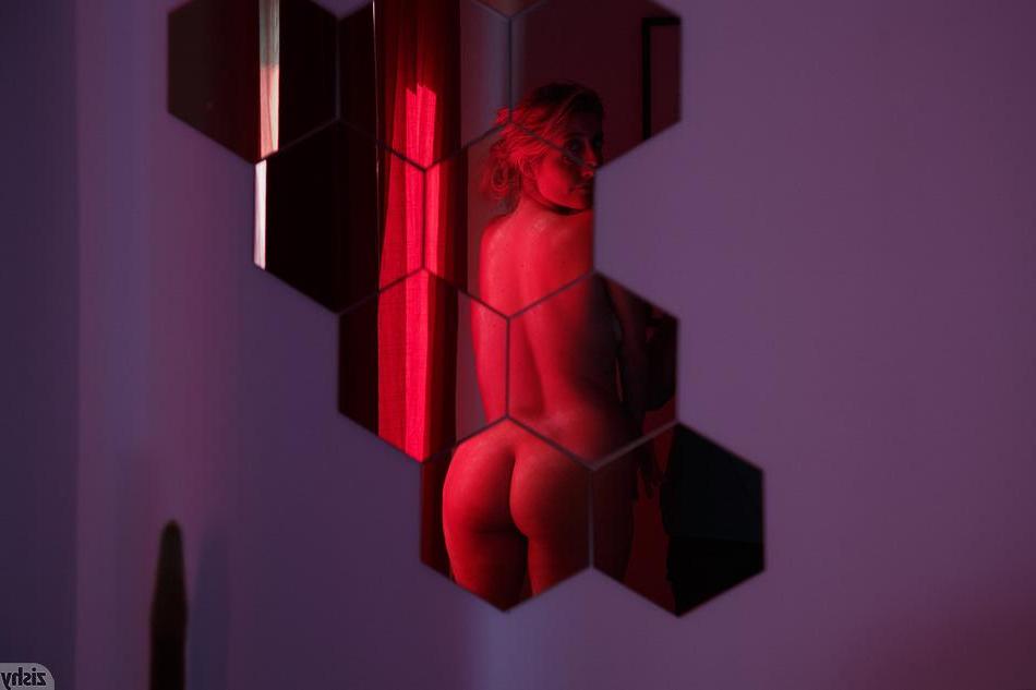 8P Hot coed Nikol Seaford teases with her beautiful body