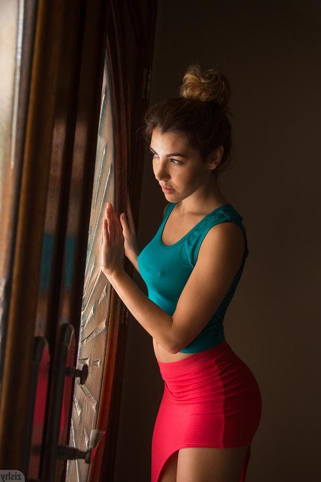 8P Blonde coed Viani Duran teases in her red skirt
