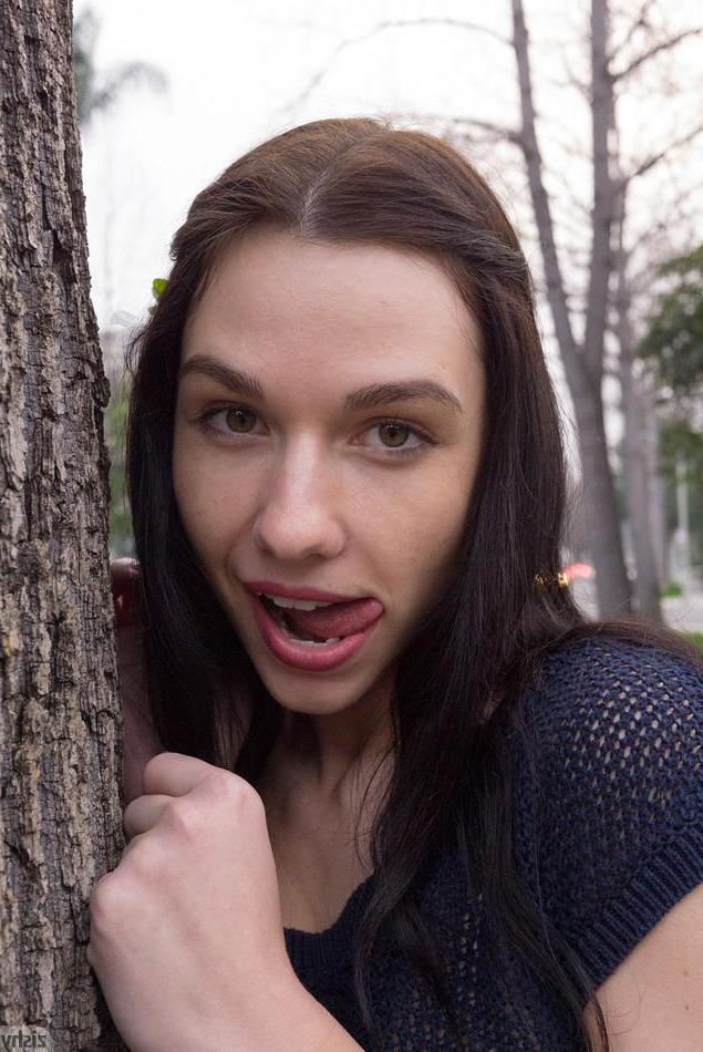 8P Hot coed Yana Kushnir teases with her beautiful body