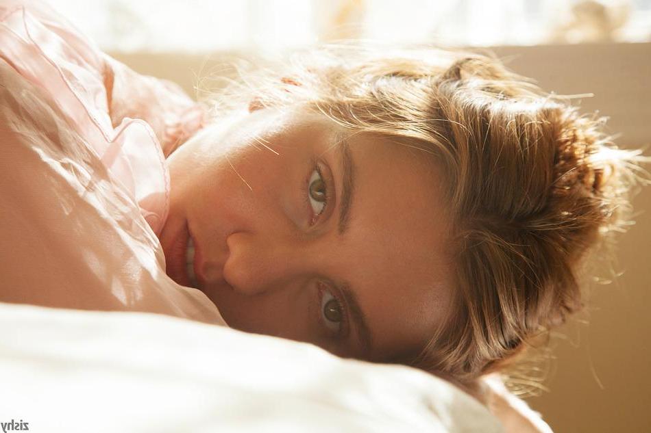 8P Pretty coed Koya Ward invites you to join her in bed