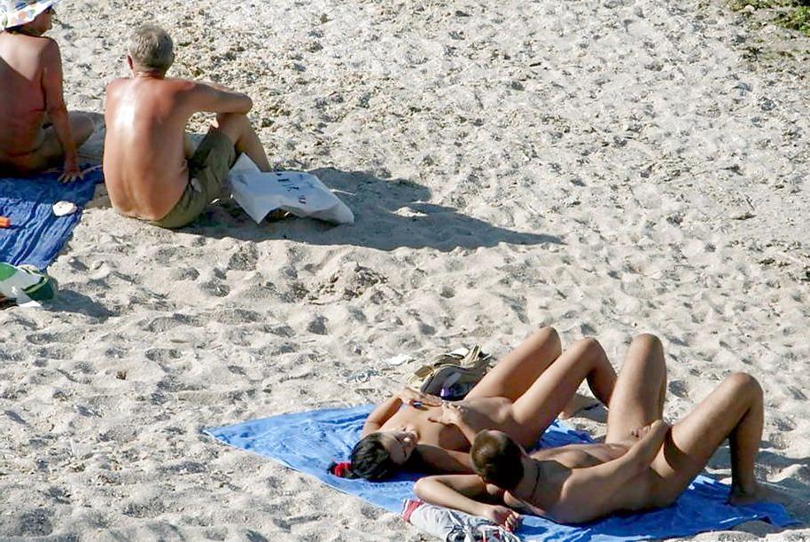 25P Nudist Couples 3