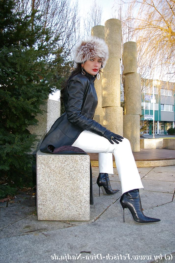 23P Sexy Latex Girl