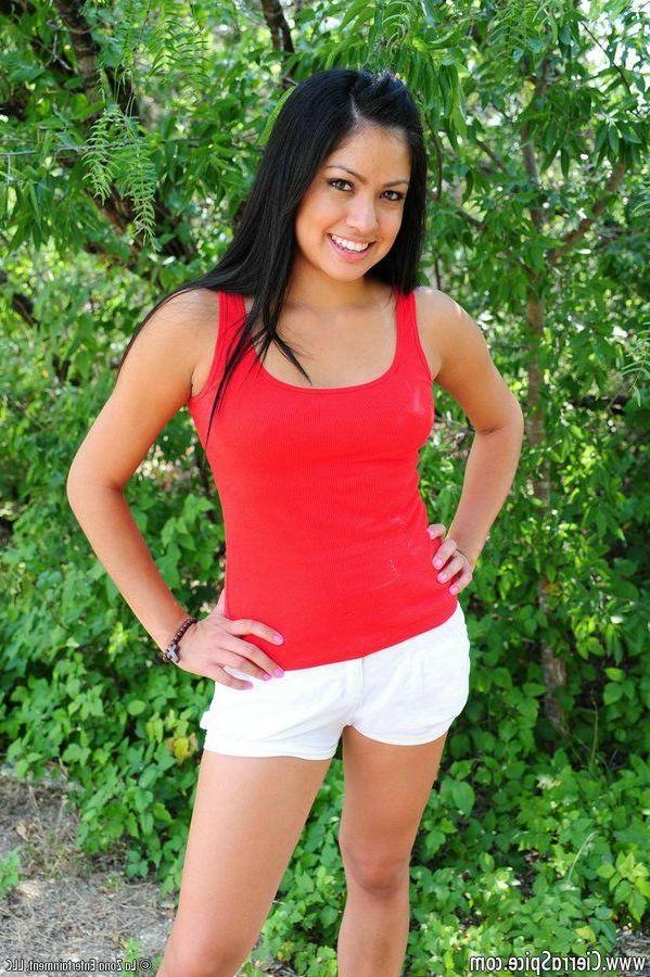 15P Pictures of teen babe Cierra Spice being naughty on a nature hike