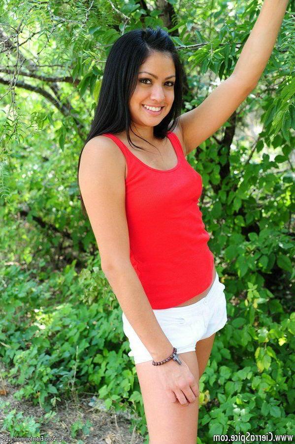 15P Pictures of teen babe Cierra Spice being naughty on a nature hike
