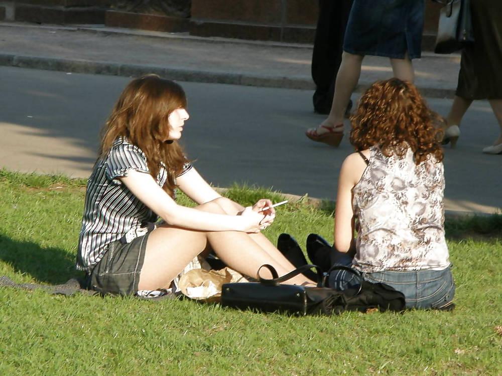 25P Nylon - upskirt - leg 14