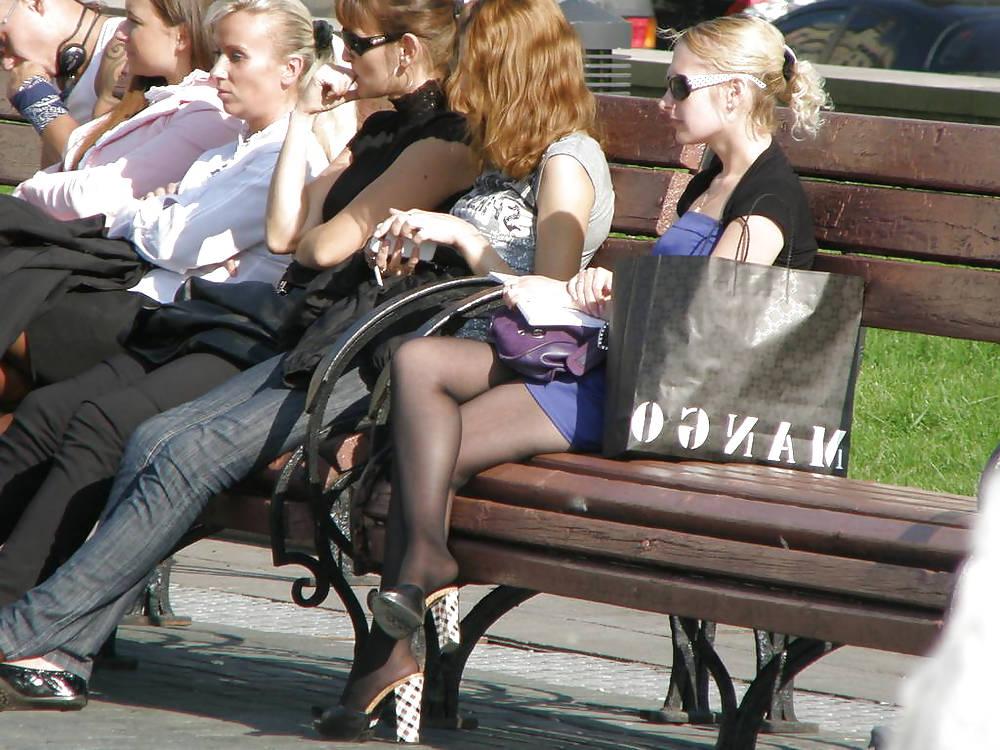 25P Nylon - upskirt - leg 14