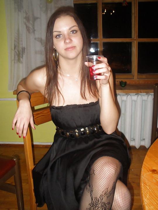 25P Nylon - upskirt - leg 14