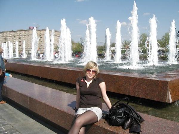 25P Nylon - upskirt - leg 14