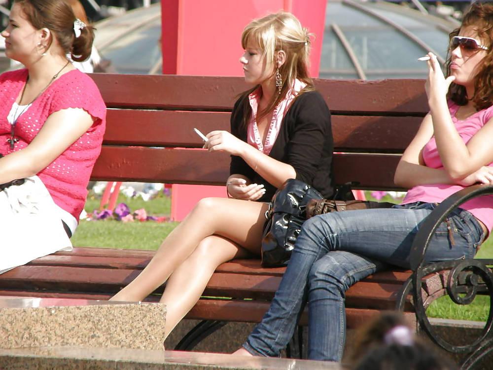 25P Nylon - upskirt - leg 14