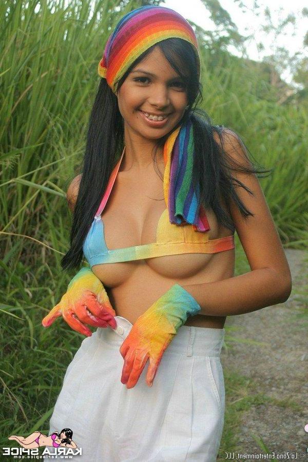 15P Pictures of Karla Spice trying to stay warm
