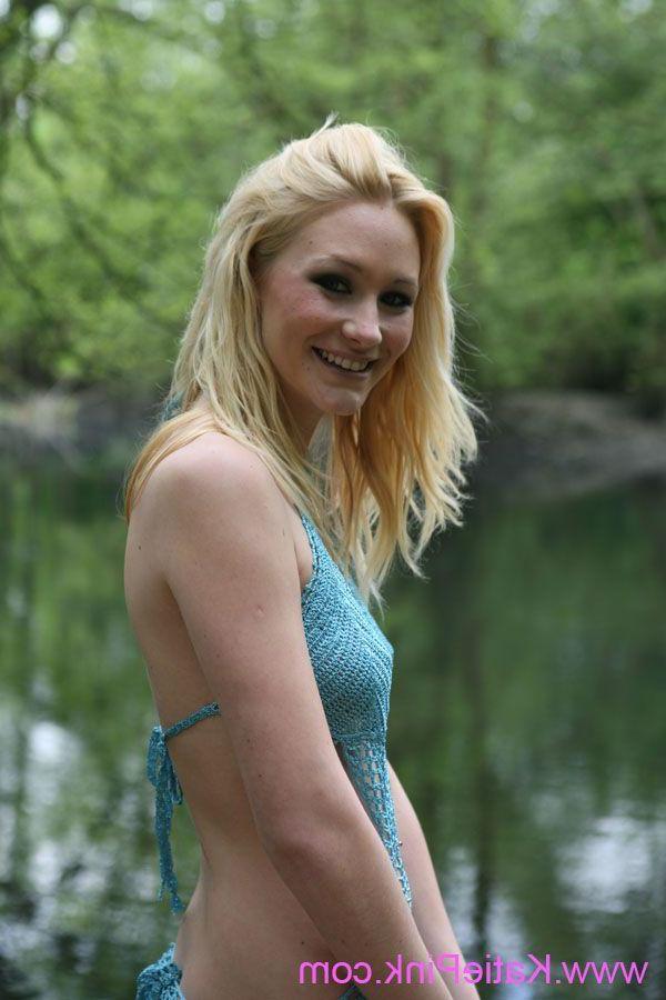 16P Pictures of Katie Pink having some nude fun outside