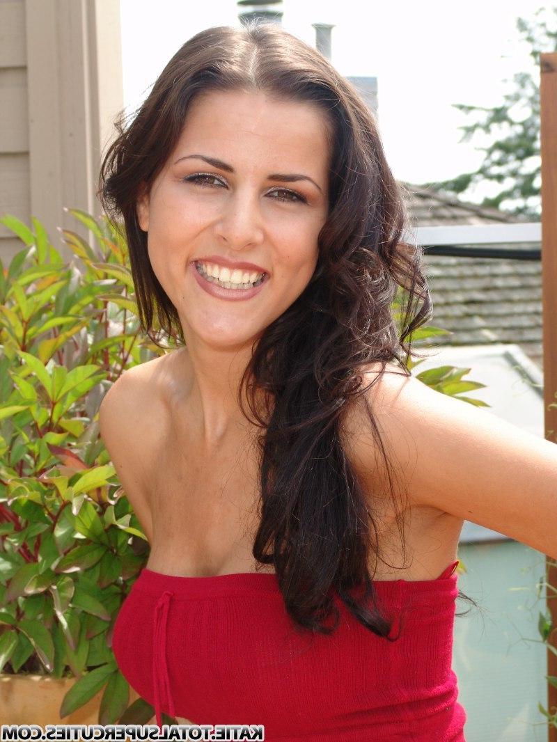 20P Pictures of a hot coed getting naked outside