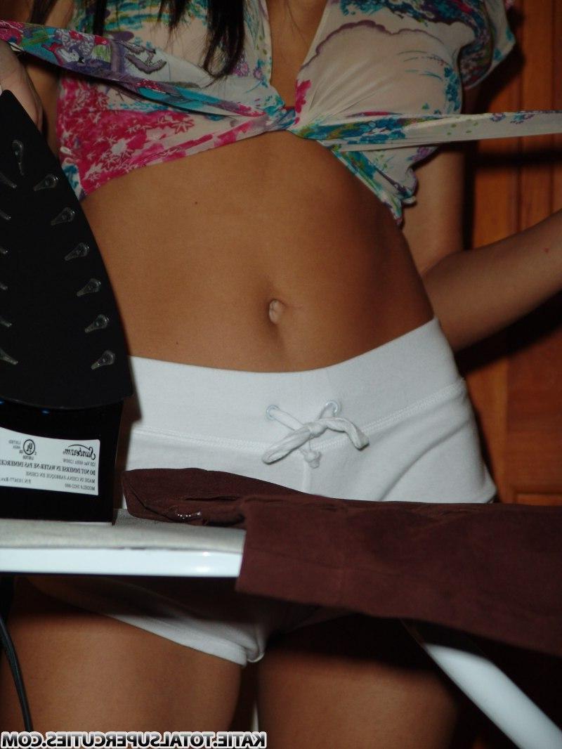 20P Pictures of a hot coed ironing her clothes in the nude