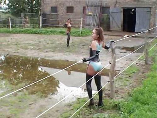 10P Latex lesbians