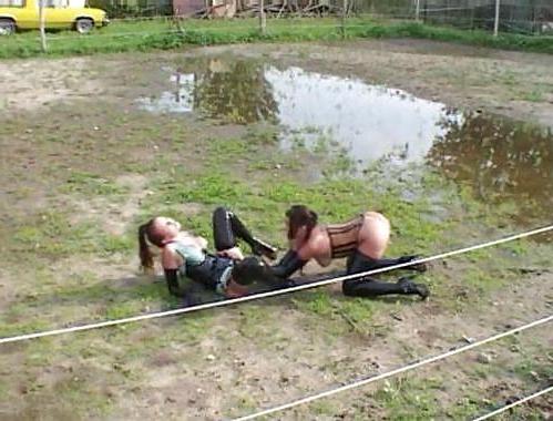10P Latex lesbians
