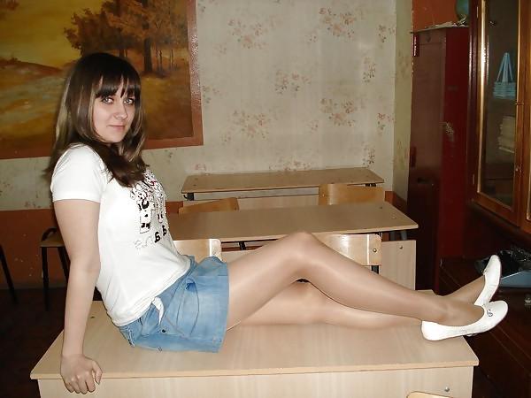 25P Nylon - upskirt - leg 9