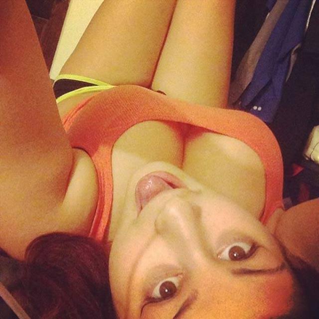 15P Hot college coeds share naughty selfies of their stunning bodies