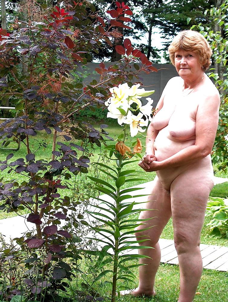 25P Nudist